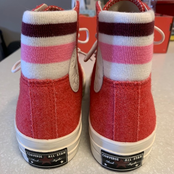 Red girl converse - Picture 4 of 6